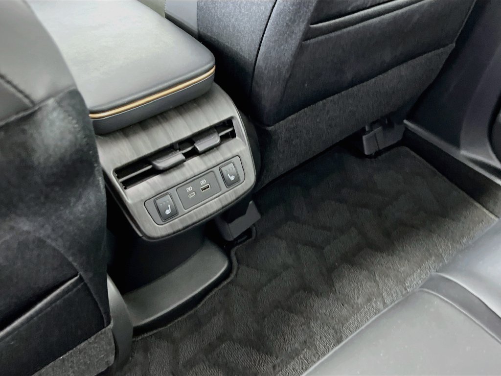 Used 2024 Nissan Ariya AWD image 24