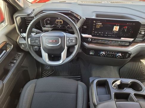 Used 2024 GMC Sierra 1500 SLE image 11