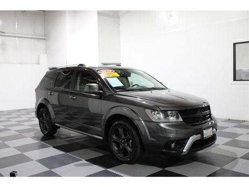 Used 2020 Dodge Journey Crossroad image 2