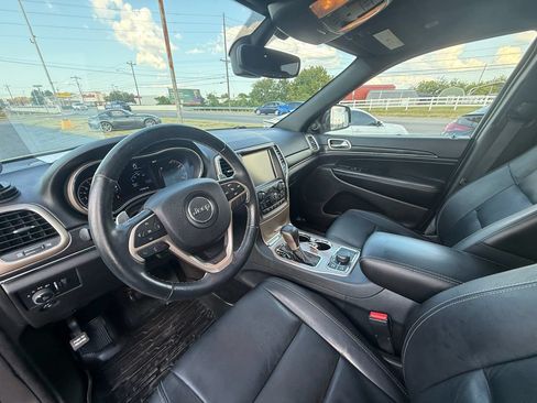 Used 2017 Jeep Grand Cherokee Limited AWD/4WD image 14
