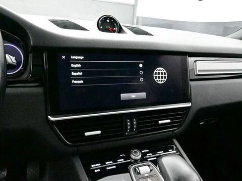 Certified 2022 Porsche Cayenne Platinum Edition AWD/4WD image 9