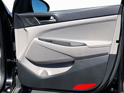 Used 2018 Hyundai Tucson Value w/ Cargo Package FWD image 17