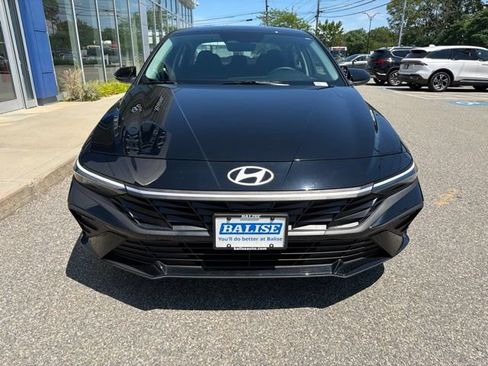 Certified 2026 Hyundai Elantra SE w/ Cargo Package FWD image 9