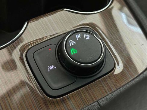 Certified 2023 GMC Acadia SLE image 25