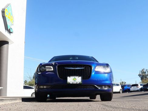 Used 2018 Chrysler 300 S image 17