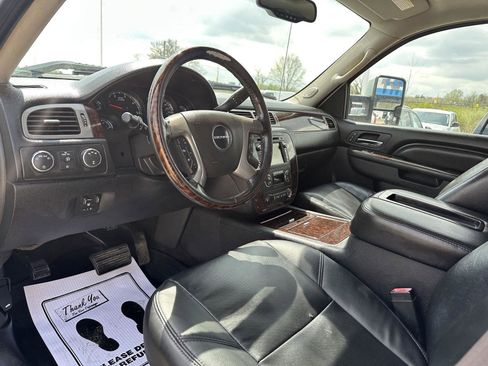 Used 2011 GMC Sierra 2500 Denali w/ Suspension Package, Off-Road AWD/4WD image 17