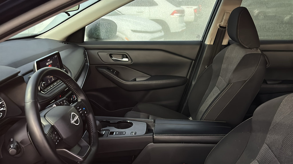 Used 2025 Nissan Rogue SV FWD image 24