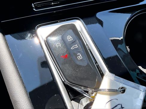 Used 2025 Volkswagen Atlas Cross Sport SE FWD image 15