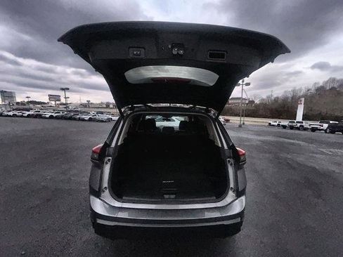 Certified 2024 Nissan Rogue SV FWD image 28