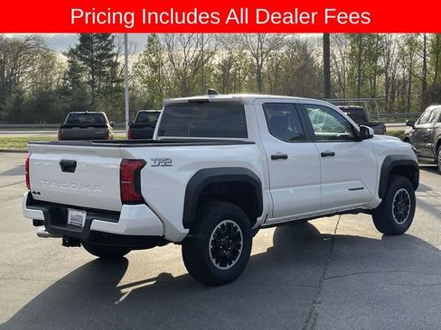 Used 2025 Toyota Tacoma TRD Off-Road AWD/4WD image 5