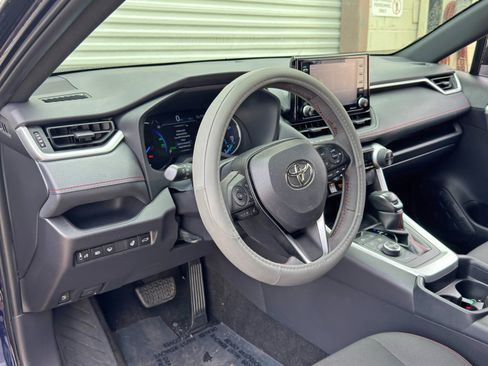 Used 2021 Toyota RAV4 SE w/ Weather & Moonroof Package AWD/4WD image 13