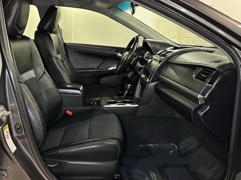 Used 2014 Toyota Camry SE FWD image 20