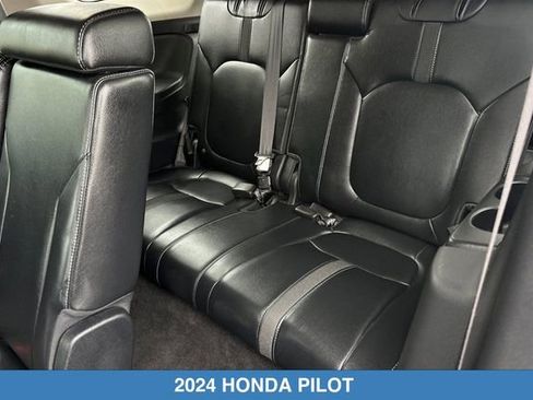 Certified 2024 Honda Pilot Touring image 18