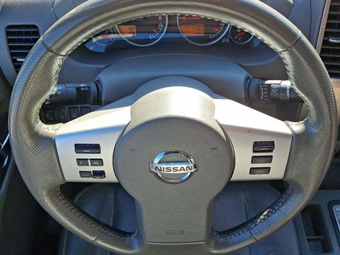 Used 2014 Nissan Frontier SL w/ SL Moonroof Package image 20