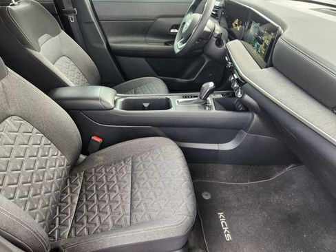Used 2025 Nissan Kicks SV FWD image 10