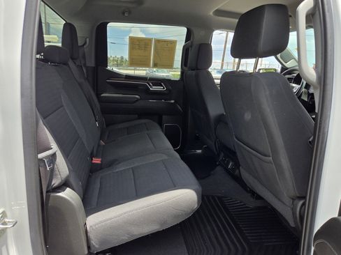 Certified 2022 Chevrolet Silverado 1500 LT AWD/4WD image 16