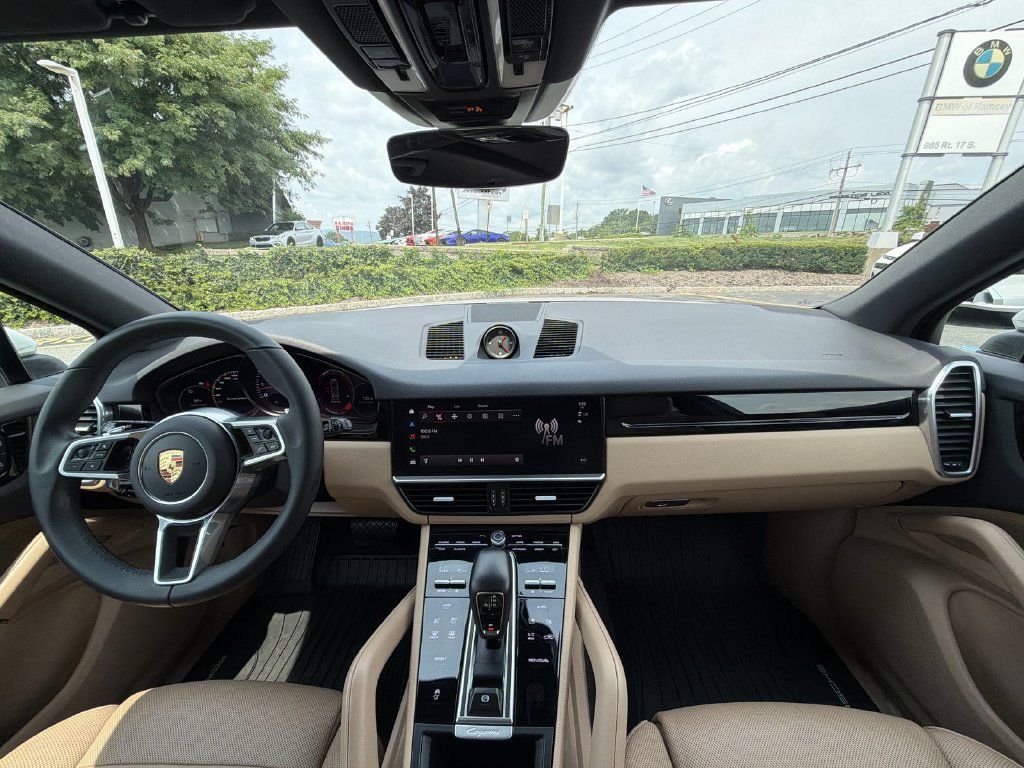 Used 2023 Porsche Cayenne AWD/4WD image 18