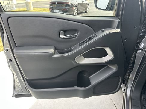 Used 2023 Nissan Frontier SV w/ SV Convenience Package image 14