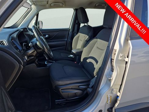 Used 2020 Jeep Renegade Altitude FWD image 9