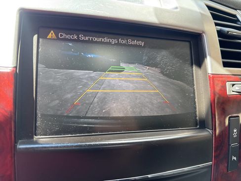 Used 2012 Cadillac Escalade Luxury image 28