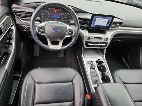 Certified 2022 Ford Explorer XLT w/ Equipment Group 202A image 13