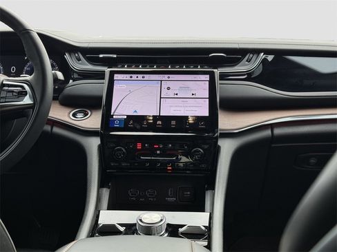 Used 2025 Jeep Grand Cherokee L Summit w/ Advanced Protech Group IV image 18