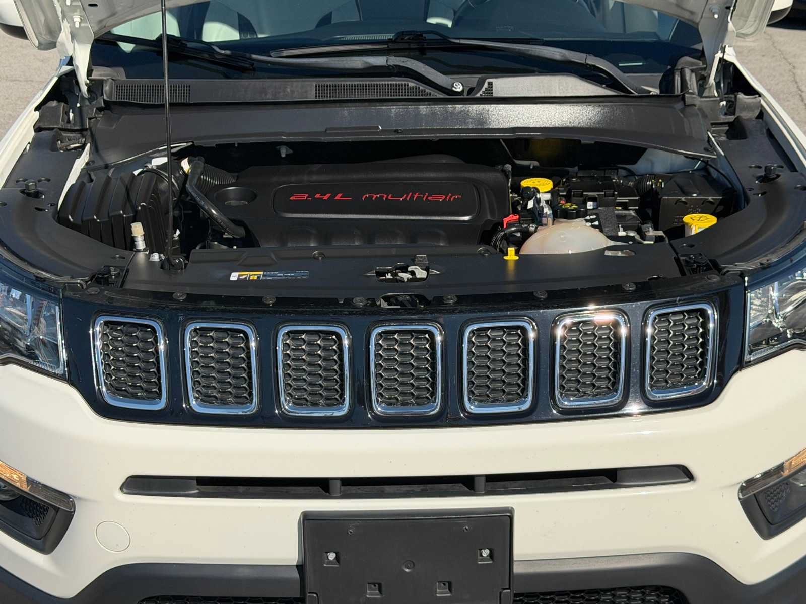Used 2018 Jeep Compass Latitude w/ Popular Equipment Group FWD image 34