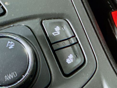 Used 2022 GMC Terrain SLT w/ Infotainment Package II AWD/4WD image 5