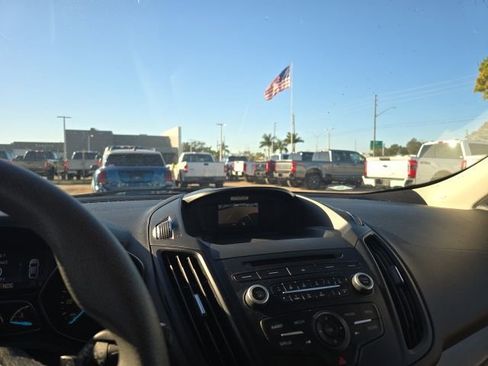 Used 2017 Ford Escape SE image 14