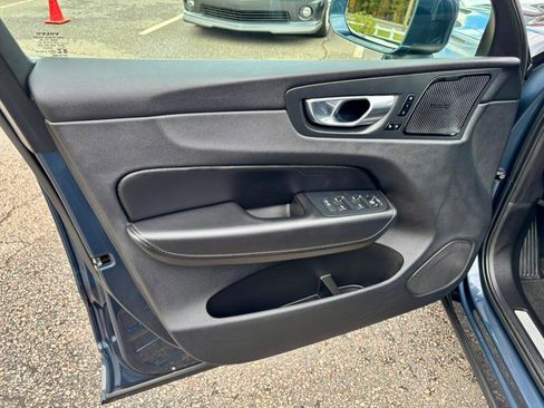 Used 2022 Volvo XC60 B5 Inscription w/ Climate Package image 9