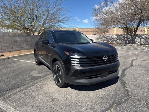 Used 2025 Nissan Kicks SR w/ SR Premium Package image 3