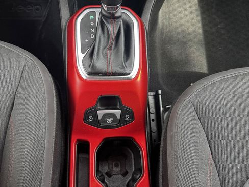 Used 2022 Jeep Renegade Trailhawk AWD/4WD image 19