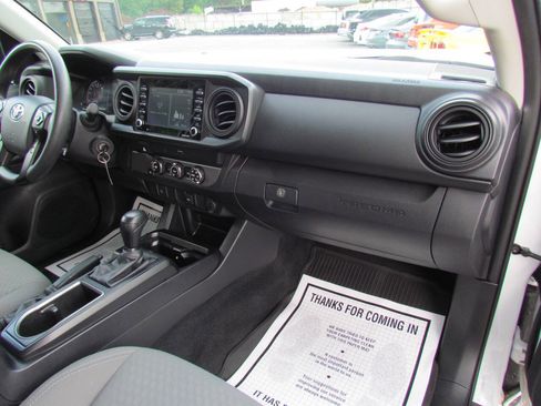 Used 2020 Toyota Tacoma SR image 15