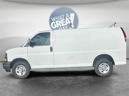 New 2024 Chevrolet Express 3500 w/ Driver Convenience Package image 7