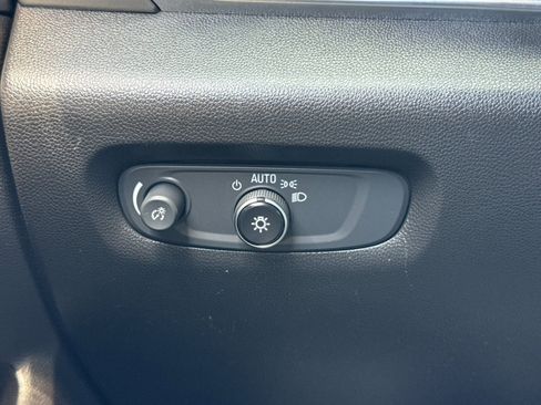 Used 2021 Chevrolet Traverse LS FWD image 32