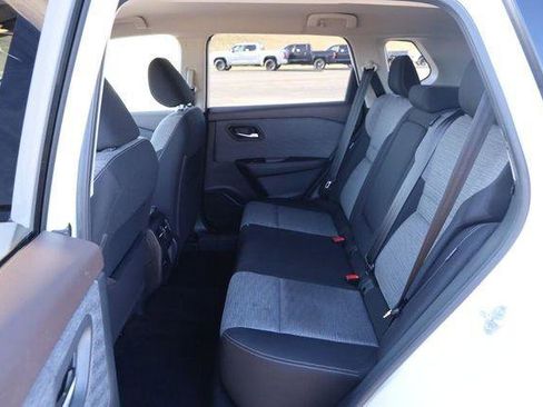 Used 2021 Nissan Rogue SV image 9