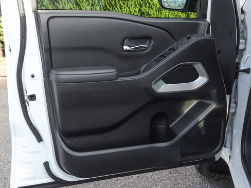 Used 2023 Nissan Frontier SV w/ SV Convenience Package image 15