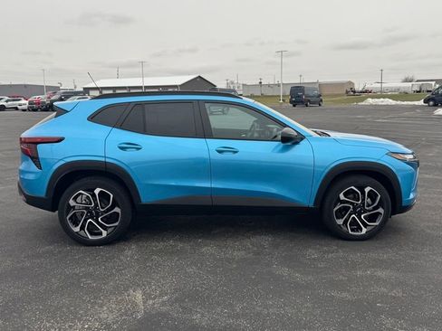 New 2025 Chevrolet Trax RS w/ Sunroof Package image 8