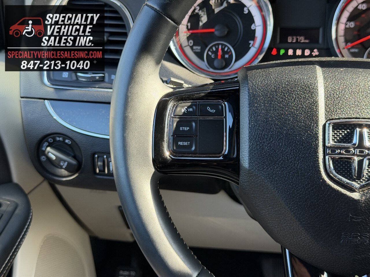 Used 2018 Dodge Grand Caravan SXT FWD image 40