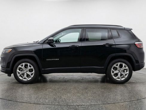 Used 2025 Jeep Compass Latitude AWD/4WD image 5