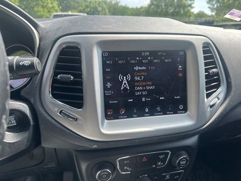 Used 2021 Jeep Compass Latitude w/ Sun and Sound Group AWD/4WD image 8