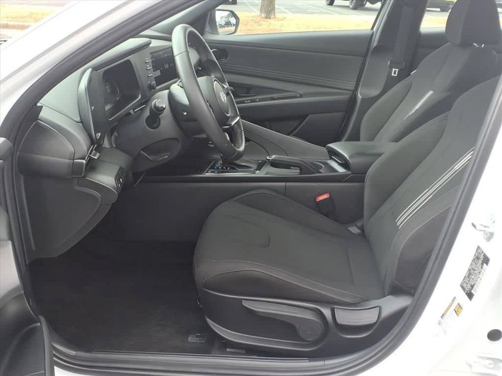 Used 2025 Hyundai Elantra Sport FWD image 19