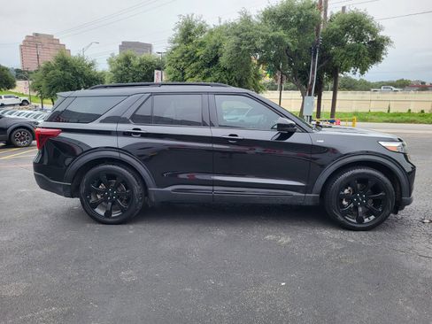 Used 2024 Ford Explorer ST-Line w/ Class IV Trailer Tow Package RWD image 2