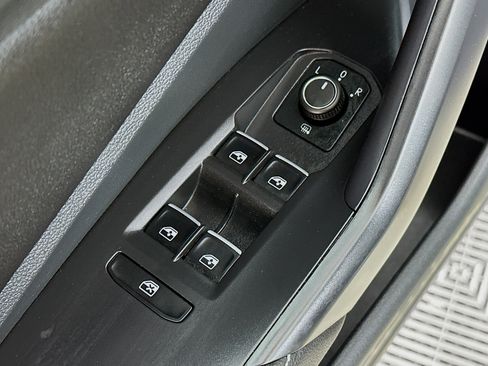 Certified 2024 Volkswagen Jetta SE image 17