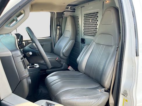 Used 2017 GMC Savana 2500 image 18