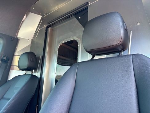 Used 2024 Mercedes-Benz Sprinter 2500 image 39