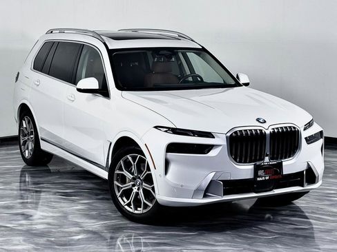 Used 2024 BMW X7 xDrive40i w/ Executive Package AWD/4WD image 3