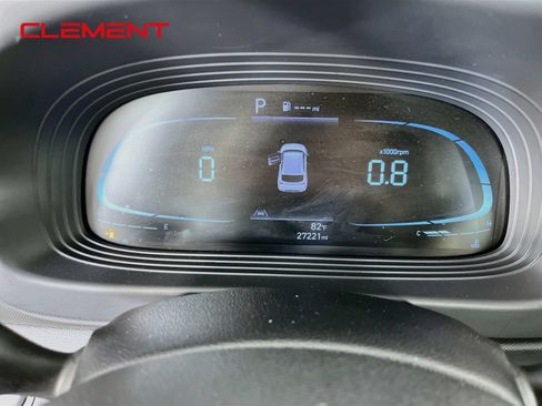 Used 2023 Hyundai Venue Limited FWD image 17