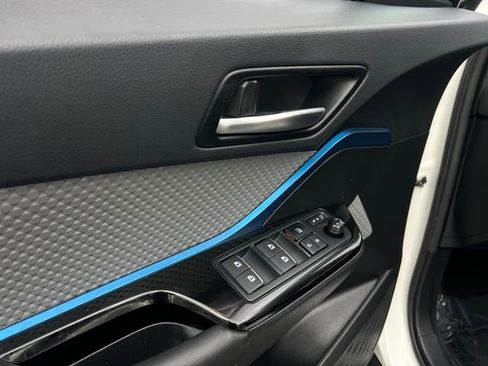Used 2019 Toyota C-HR XLE image 11