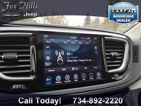 Used 2020 Chrysler Pacifica Limited image 22
